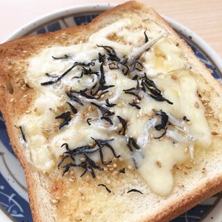 ごま油香る♪ひじきしらすチーズトースト